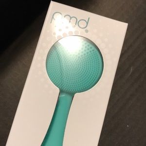 PMD facial cleaner in teal
